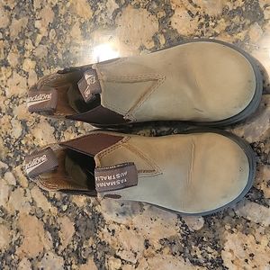 Kids (toddler) blundstone boots size 7 AU / 8US.